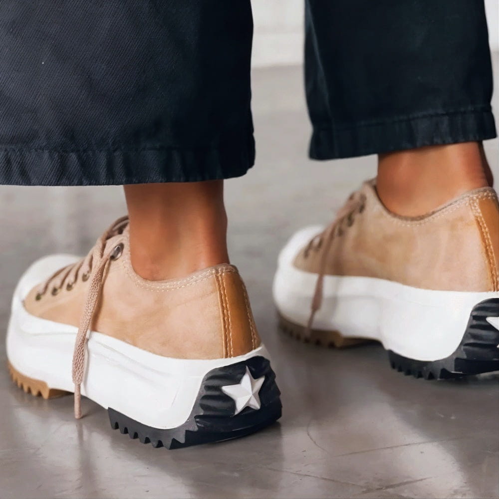 EMILIA I LÄSSIGE PLATEAU-SNEAKERS