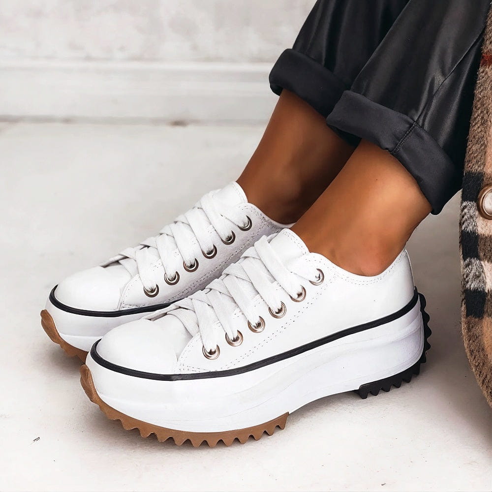 EMILIA I LÄSSIGE PLATEAU-SNEAKERS