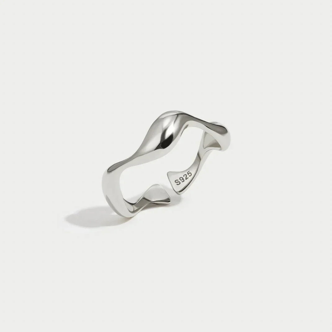 Nola™ | Wellenförmiger Minimalistischer Ring