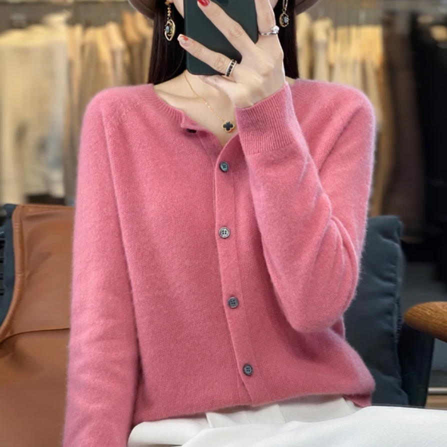 ANNA I ATMUNGSAKTIVE STRICKJACKE