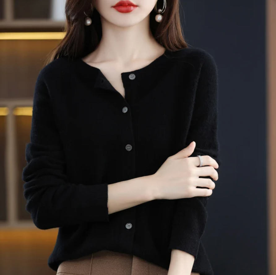 ANNA I ATMUNGSAKTIVE STRICKJACKE
