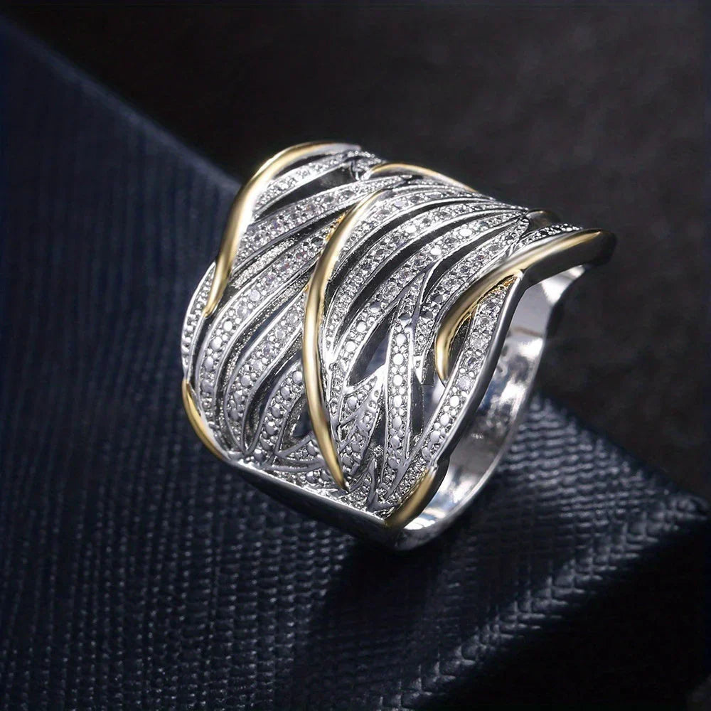 Liora™ | Sculpted Spiral Band