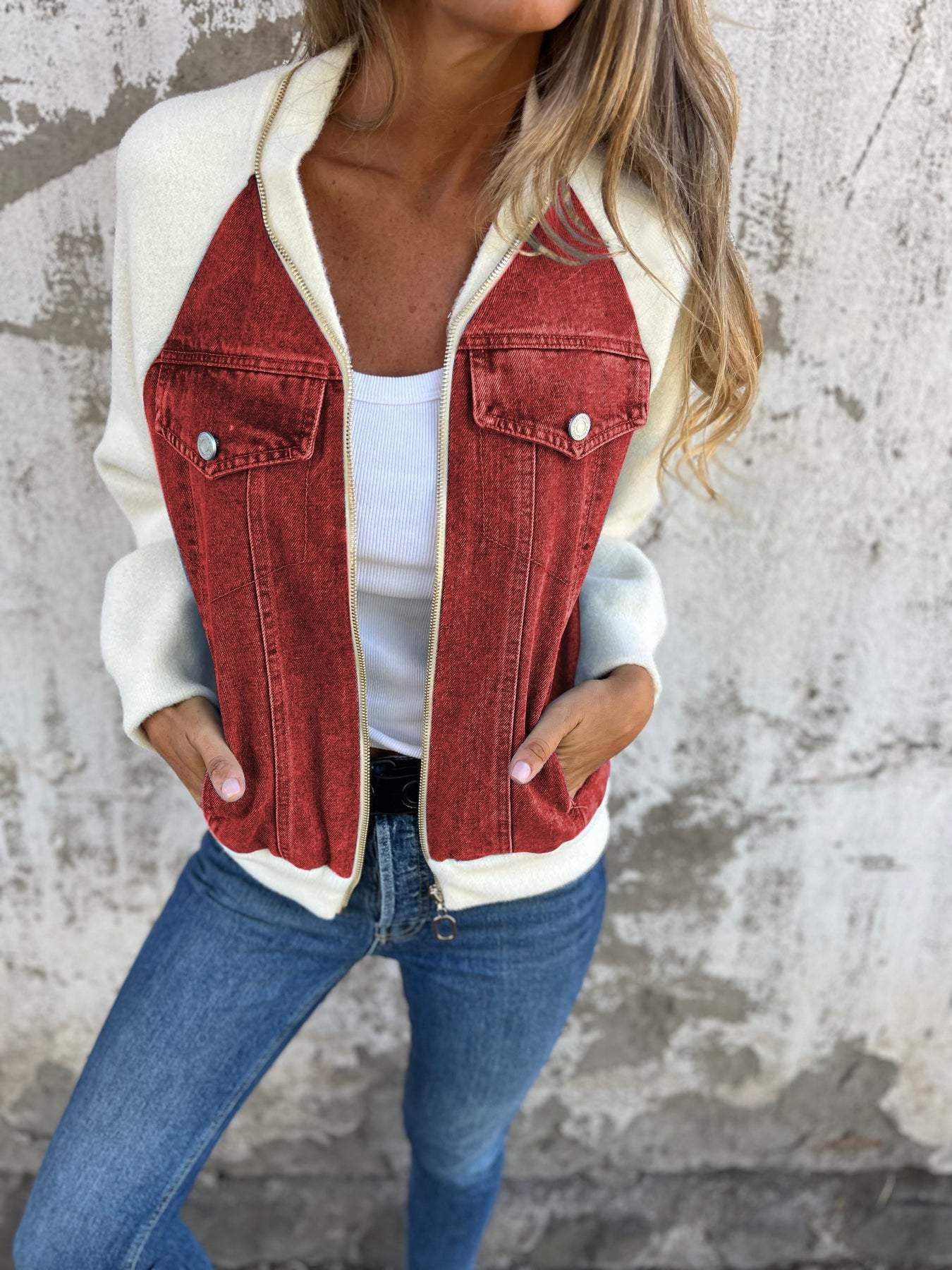 ELSIE I STILVOLLE JEANSJACKE