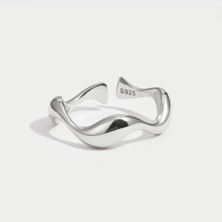 Nola™ | Wellenförmiger Minimalistischer Ring