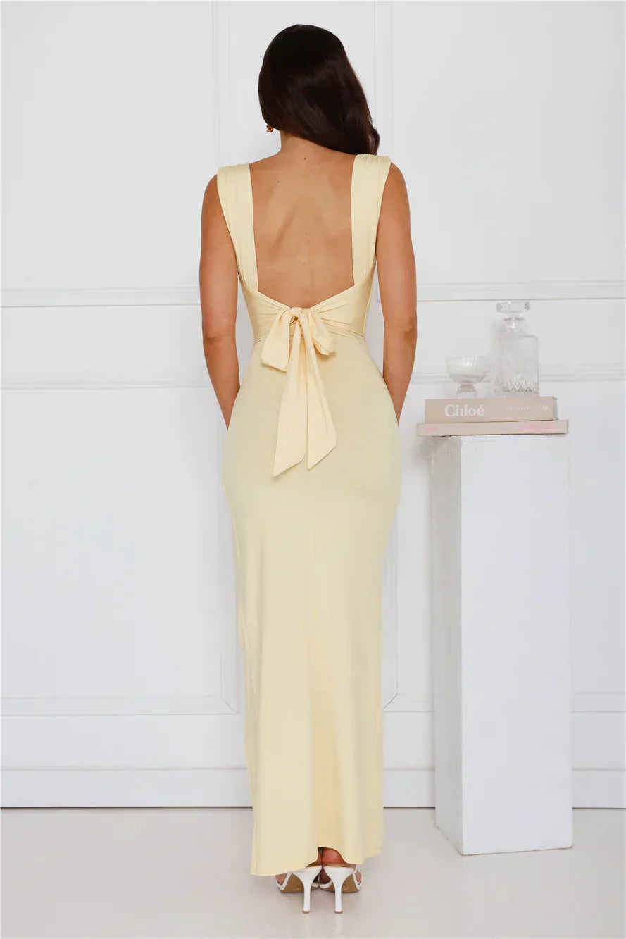 Das Makayla™ - Maxikleid mit offenem Rücken und seitlichem Schlitz