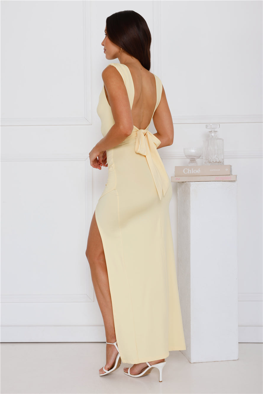 Das Makayla™ - Maxikleid mit offenem Rücken und seitlichem Schlitz