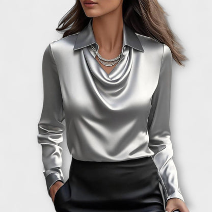 Glänzende Bluse mit Rüschensaum