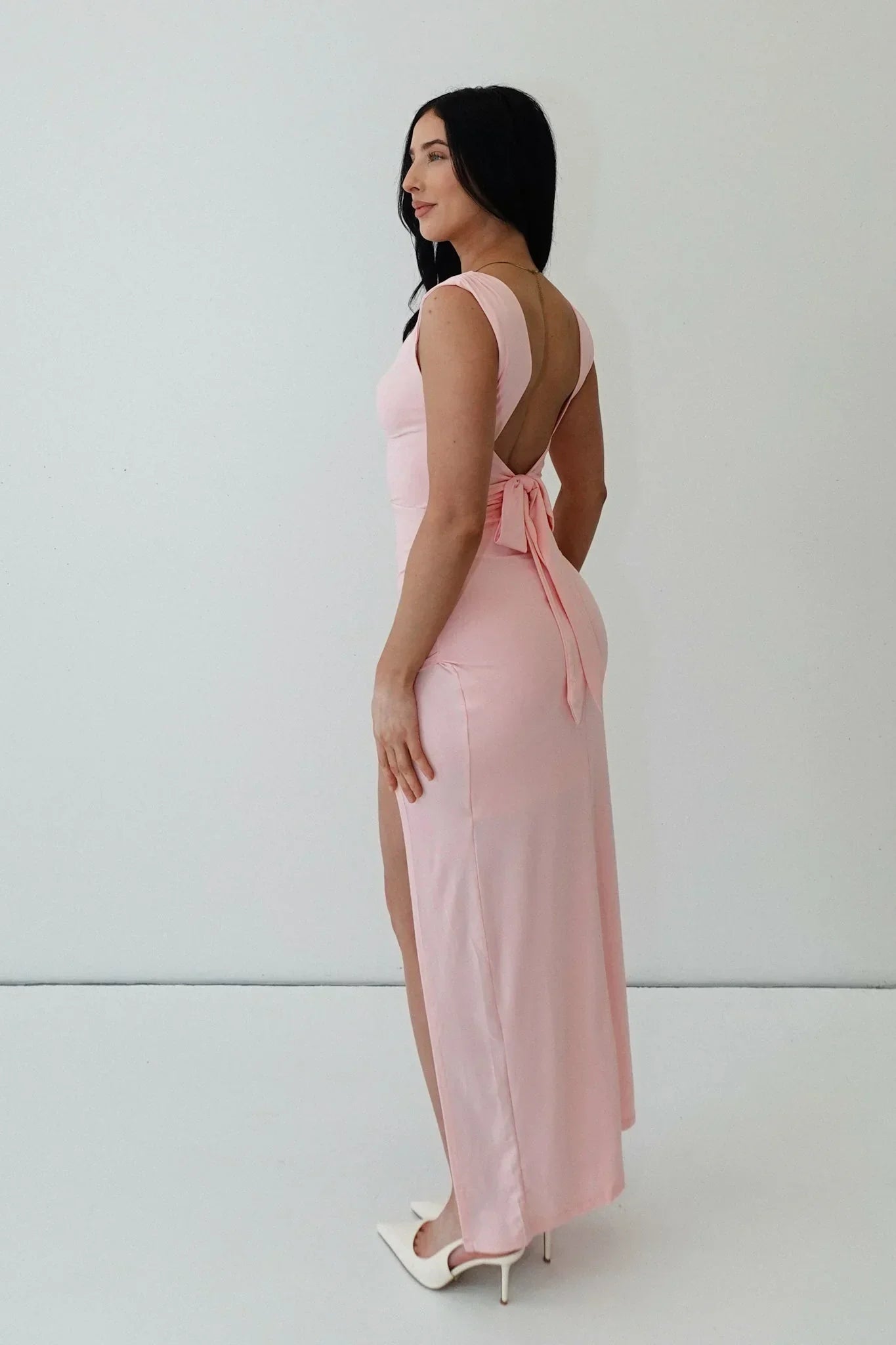 Das Makayla™ - Maxikleid mit offenem Rücken und seitlichem Schlitz