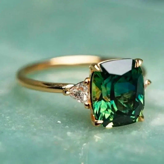 Kira™ | Eleganter quadratischer Ring